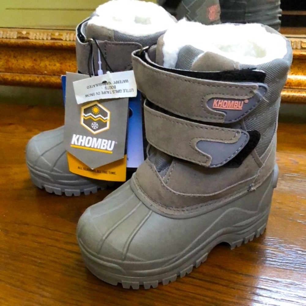 New Khombu girls double Velcro toddler boots. Size 5M. Taupe/pink. US Ski team